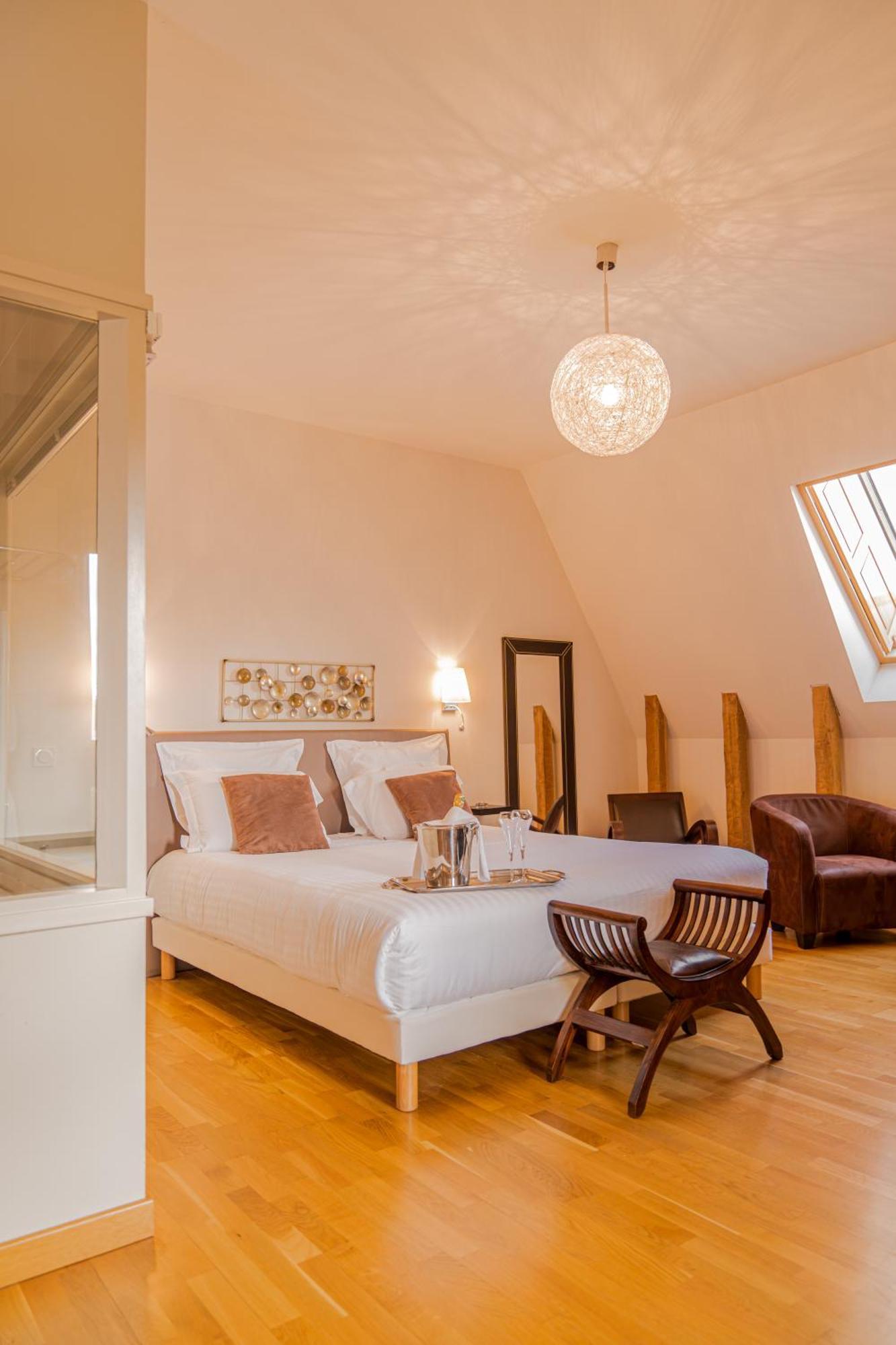 Demeures & Chateaux De La Tour - & Restaurants - Auvergne Marcoles